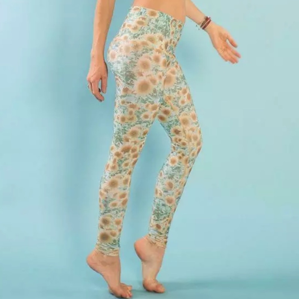 🌻Teeki Sunflower Hot Pants🌻